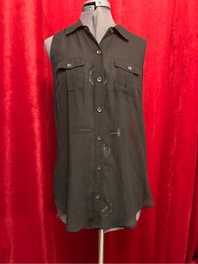 Forever 21 Black Sleeveless Button-Front Blouse